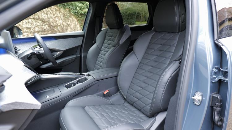 PEUGEOT 5008 ESTATE 1.2 Hybrid 145 Allure 5dr e-DSC6